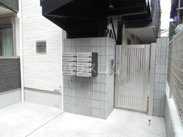 22/30 エントランス