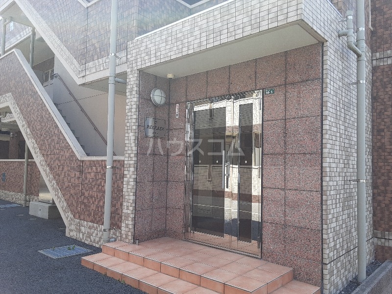 28/30 エントランス