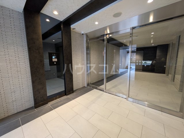 27/30 エントランス