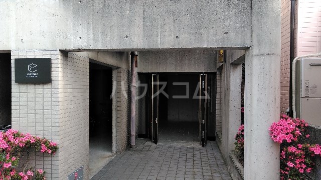 16/18 エントランス