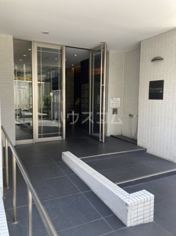 27/30 エントランス