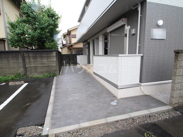 18/27 エントランス