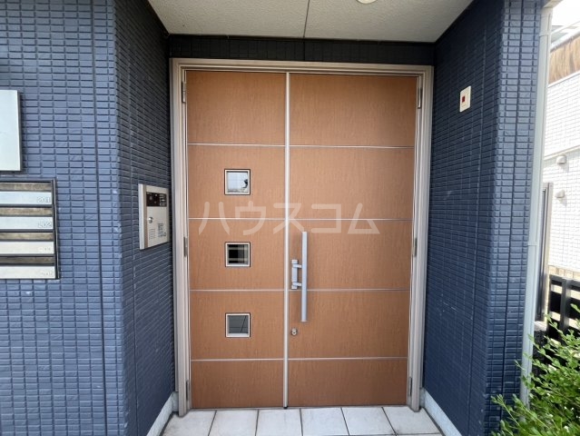 26/30 エントランス