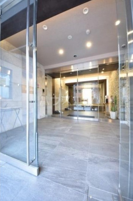 26/27 エントランス