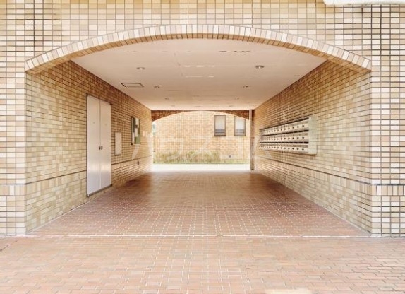 18/28 エントランス