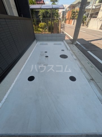 23/30 駐車場