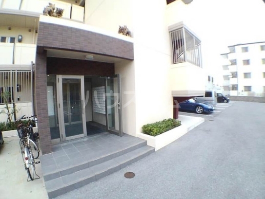 2/3 エントランス