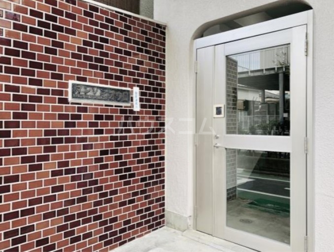 19/25 エントランス