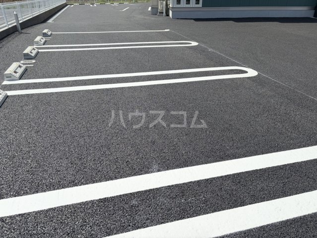 27/30 駐車場