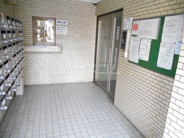 23/30 エントランス