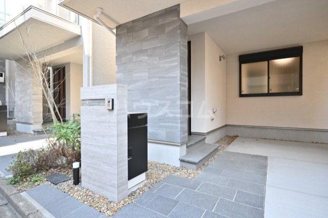 16/19 エントランス