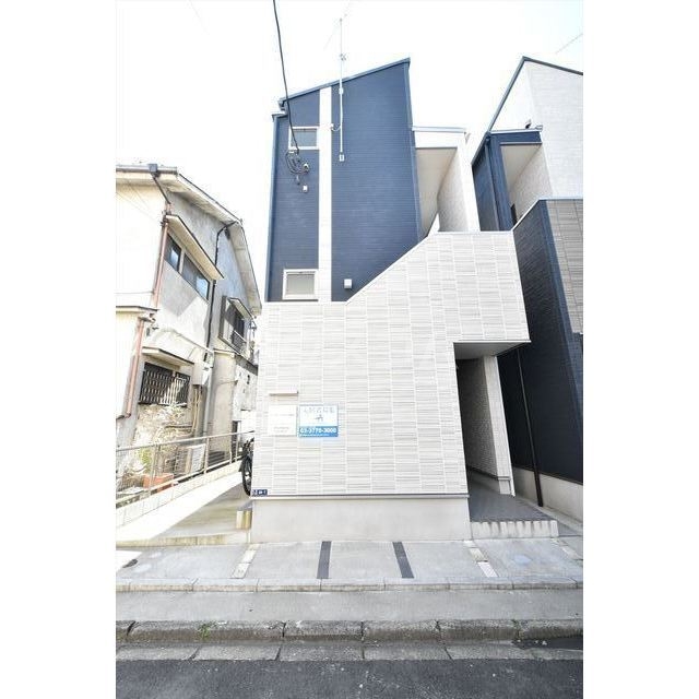 14/16 エントランス