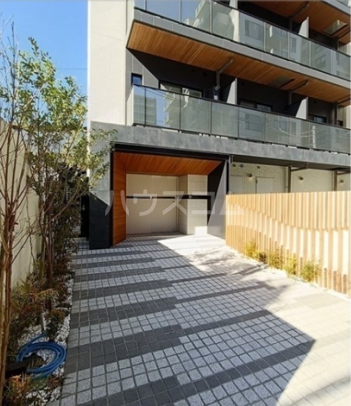 17/26 エントランス