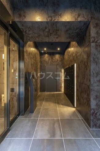 21/30 エントランス