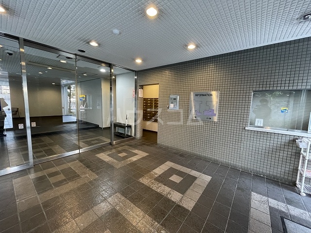 22/30 エントランス