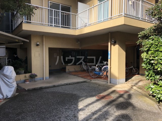 21/30 エントランス