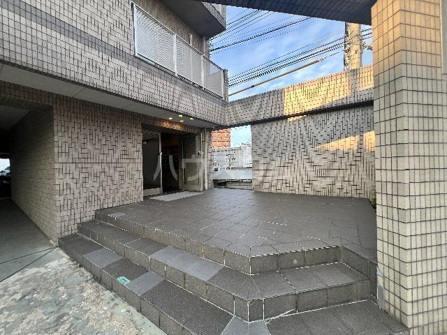 21/30 エントランス