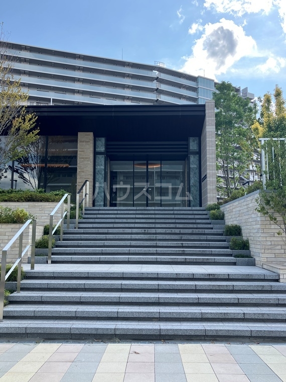 16/16 エントランス