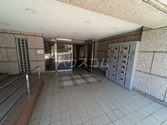 27/30 エントランス