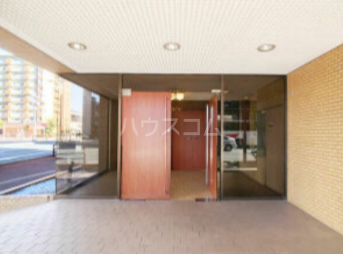 20/21 エントランス