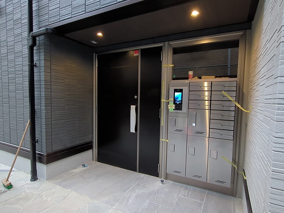 24/30 エントランス