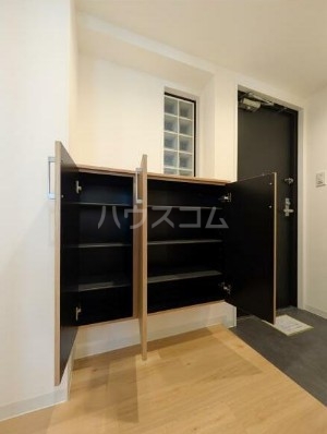 18/21 エントランス