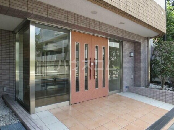 16/21 エントランス