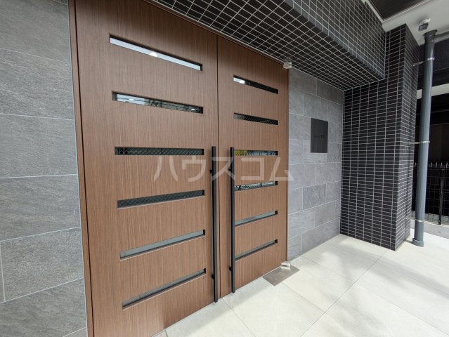 26/30 エントランス