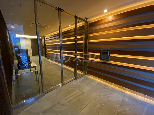 24/30 エントランス