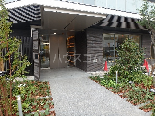 27/30 エントランス