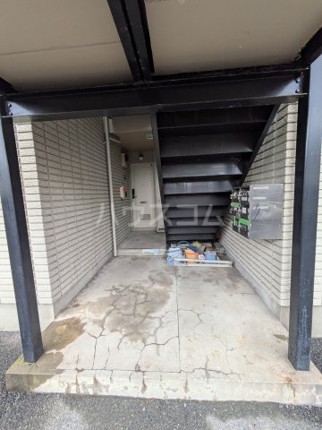 26/30 エントランス