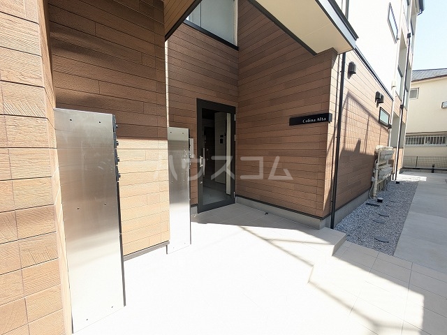 23/30 エントランス