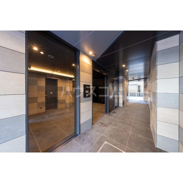 18/30 エントランス