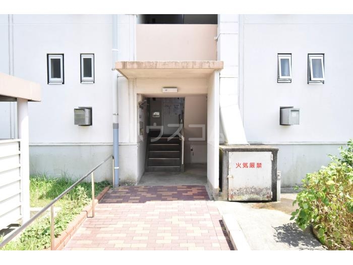 16/26 エントランス