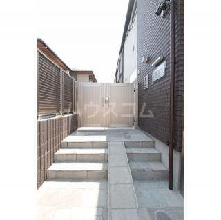 20/23 エントランス