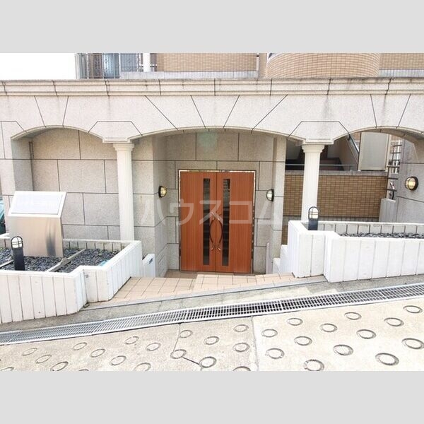 14/25 エントランス