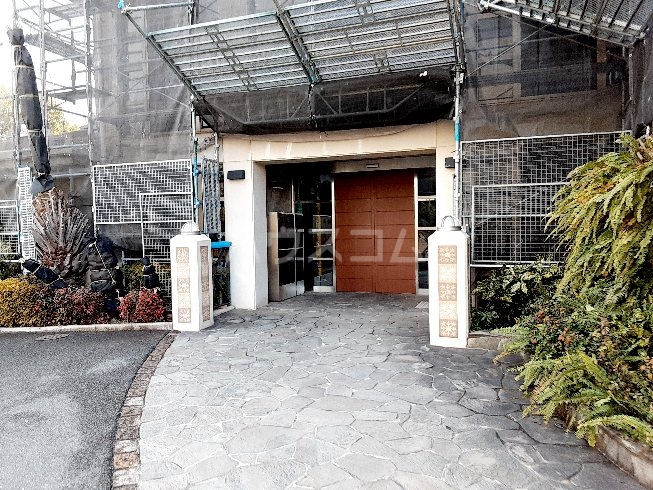 19/30 エントランス