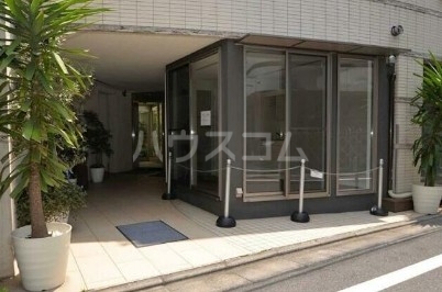 20/27 エントランス