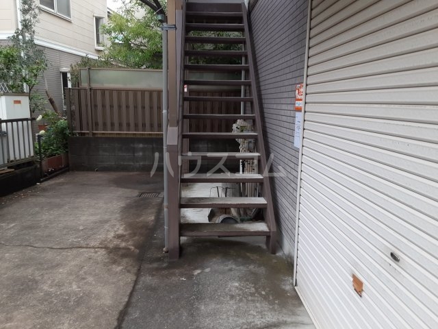 25/30 エントランス