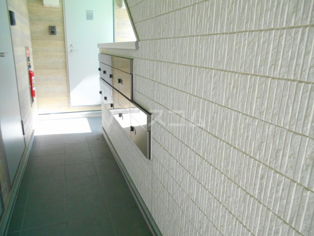 21/30 エントランス