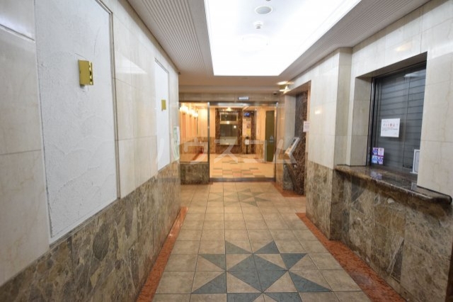 18/28 エントランス