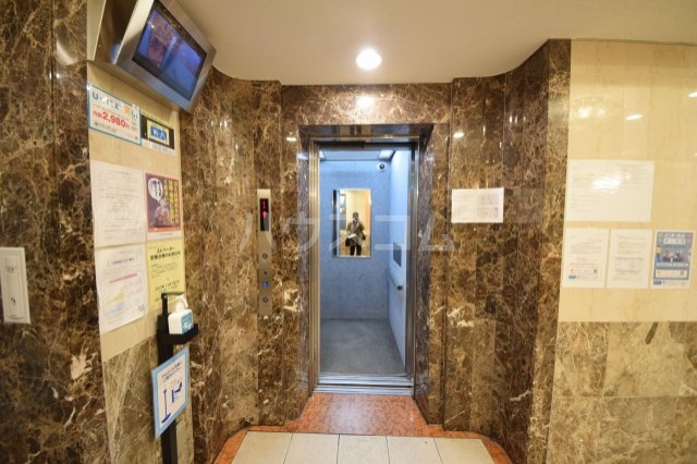 19/28 エントランス