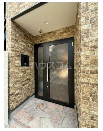 28/30 エントランス