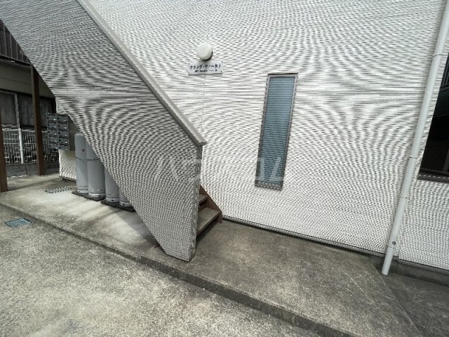 24/30 エントランス