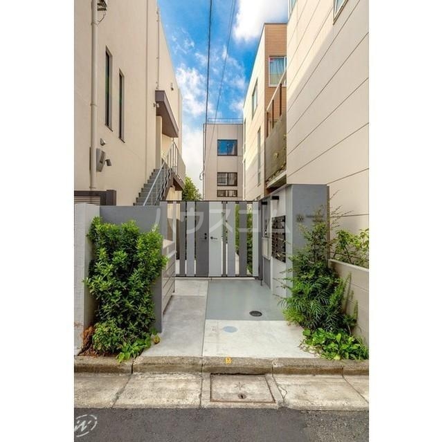 18/25 エントランス