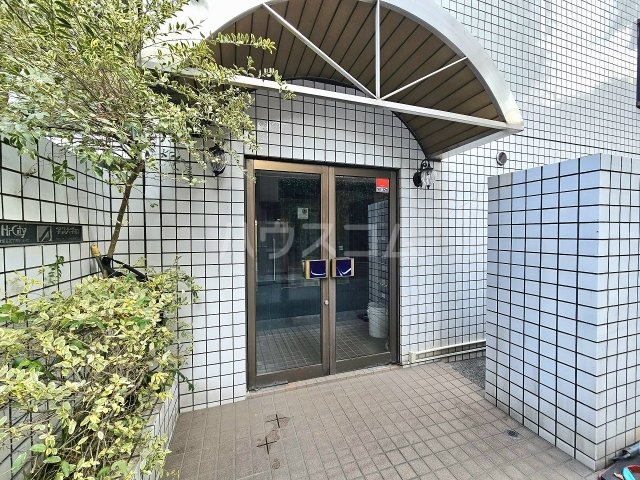 21/22 エントランス