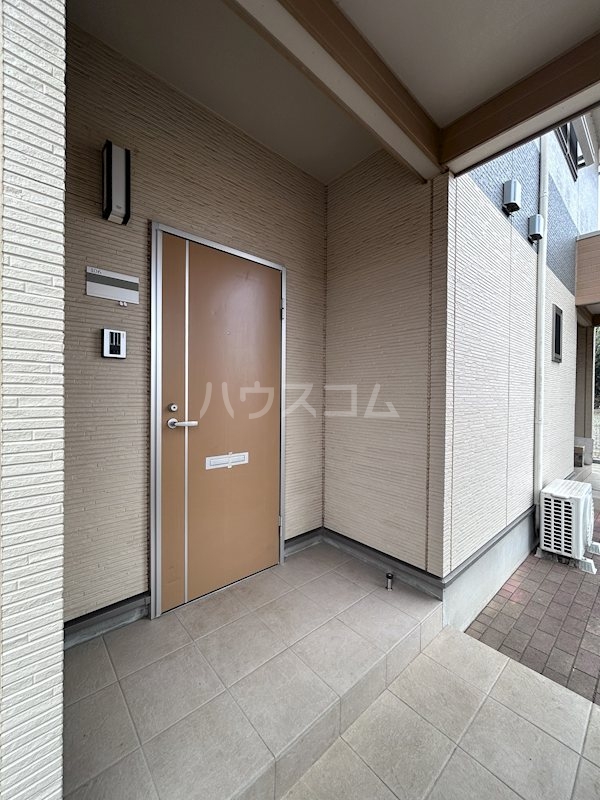 27/30 エントランス