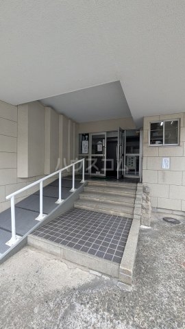 18/20 エントランス