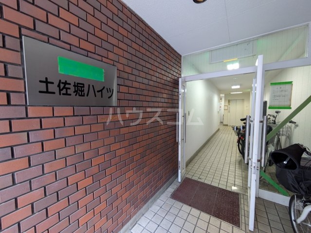 19/27 エントランス