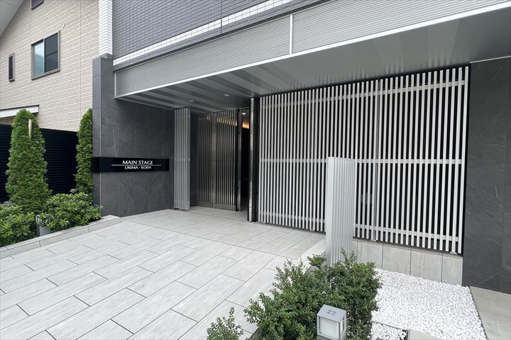 28/30 エントランス